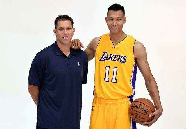 易建联nba首秀，易建联那年进nba