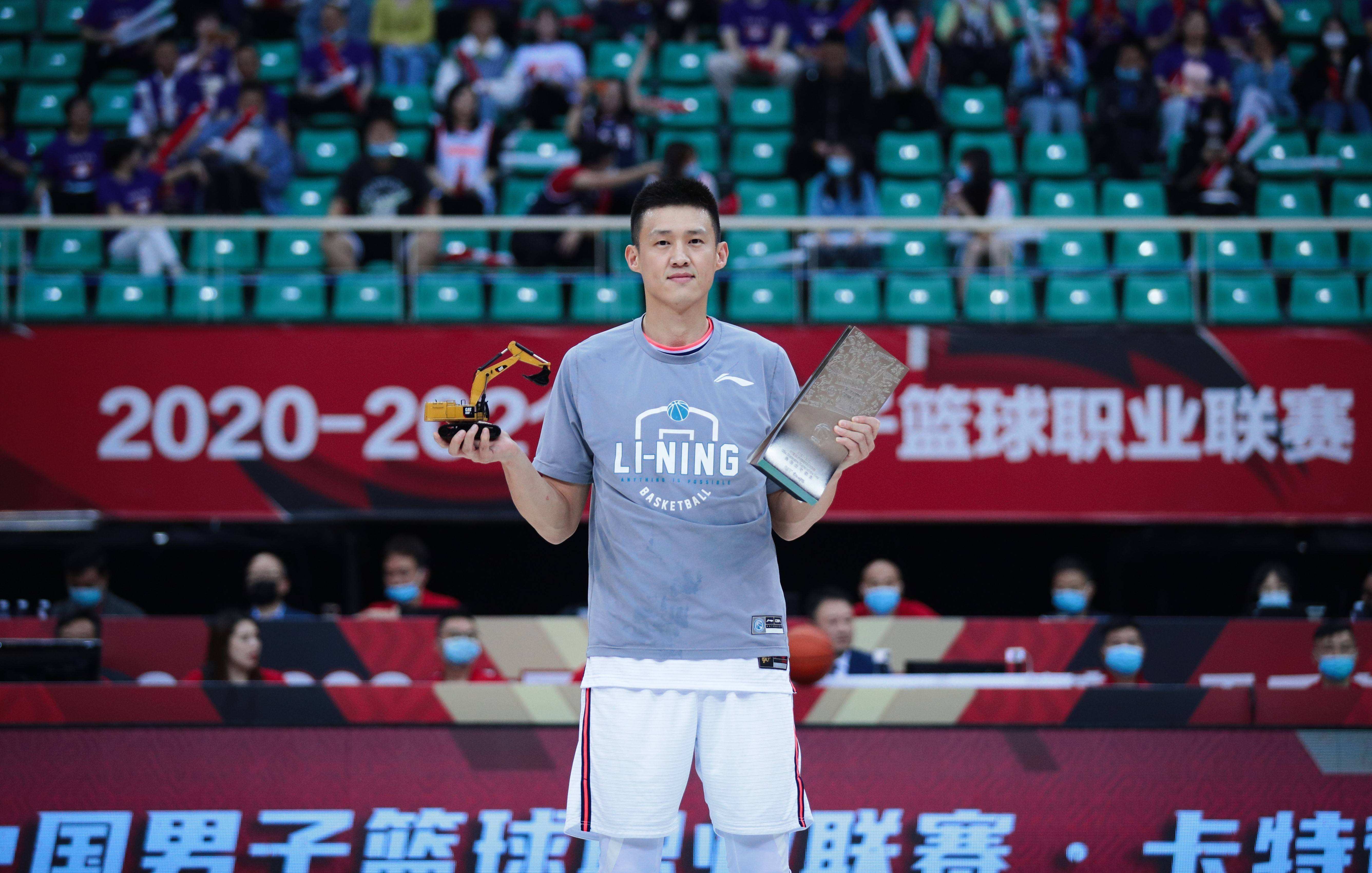 周鹏，周鹏和萨顶顶是同一个人吗