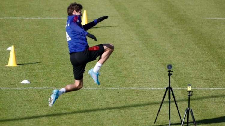 图片报：拜仁队内进行冲刺测试，穆勒跑20米的成绩为2.22秒