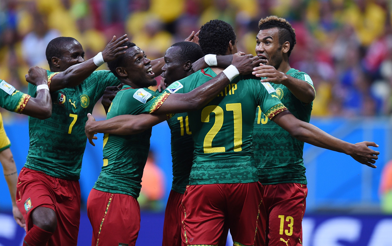 喀麦隆战胜冈比亚挺进非洲杯四强，两名前锋包办全部11粒进球