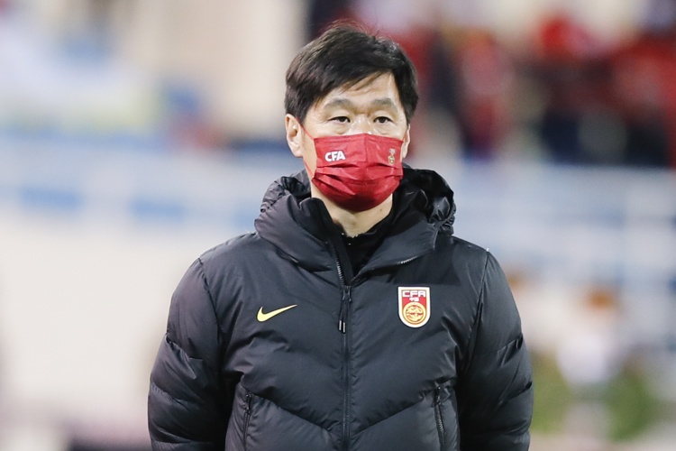 东体:没有成绩压力情况下,12强赛李霄鹏可能派出更多年轻面孔