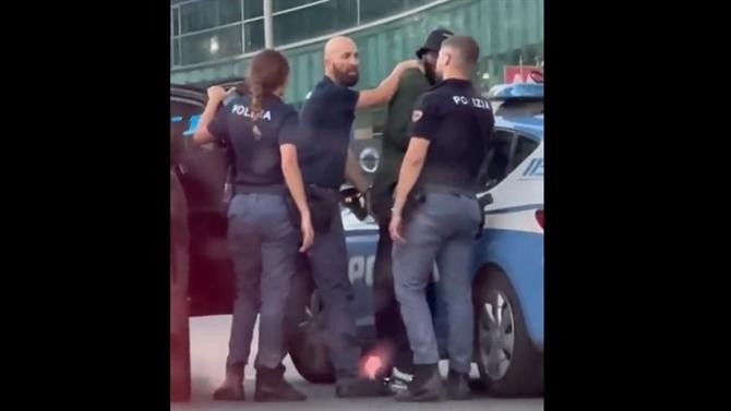 意警方:搜查巴卡约科并非种族歧视,警察例行公事且行为合理