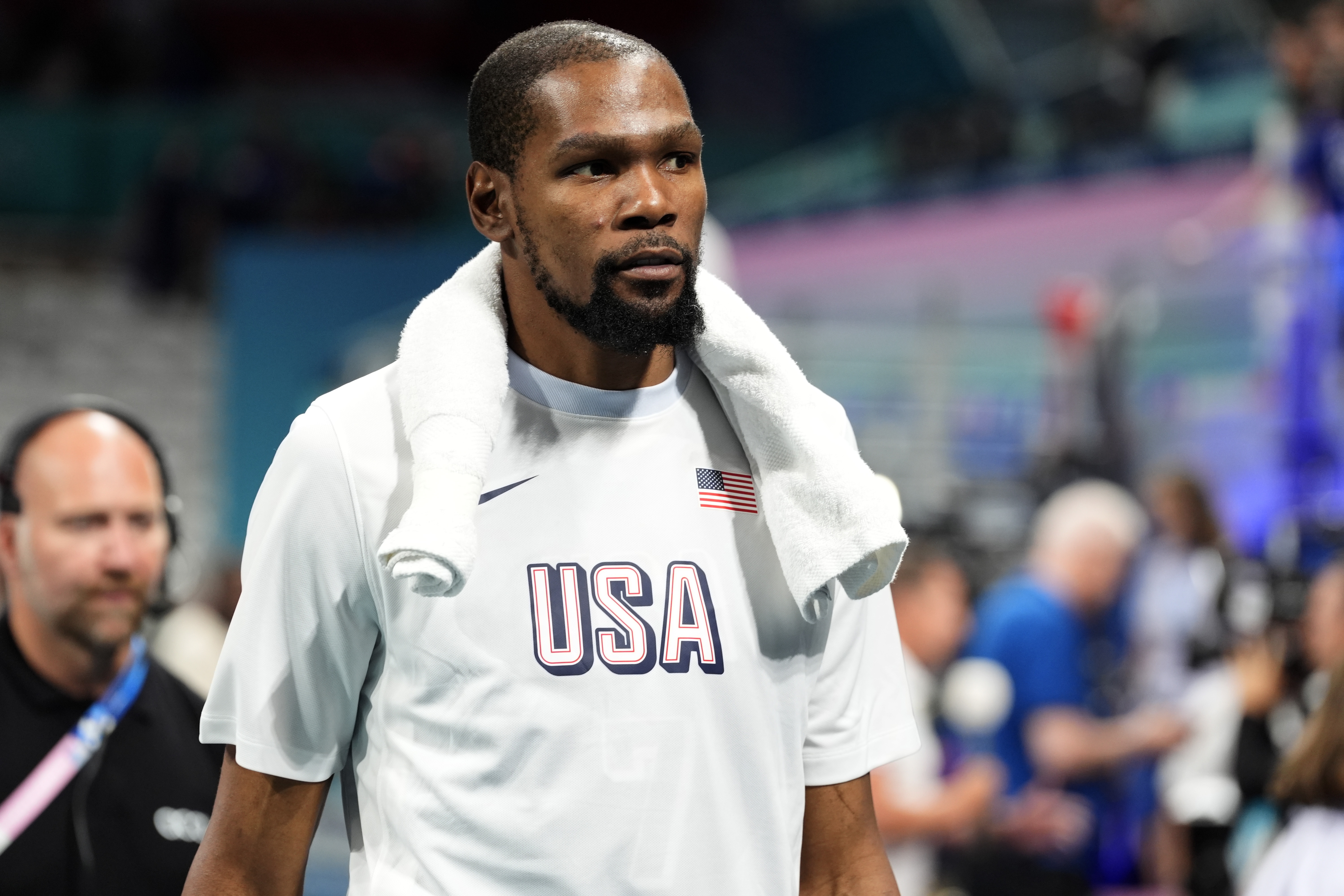 网友：FIBA没有假摔和骗哨 KD：NBA有的FIBA都有 讨厌美国就直说