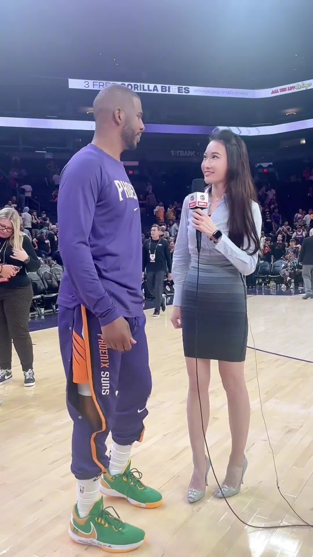 这个角度看 前方NBA美女记者孟超身高也没差保罗太多哈