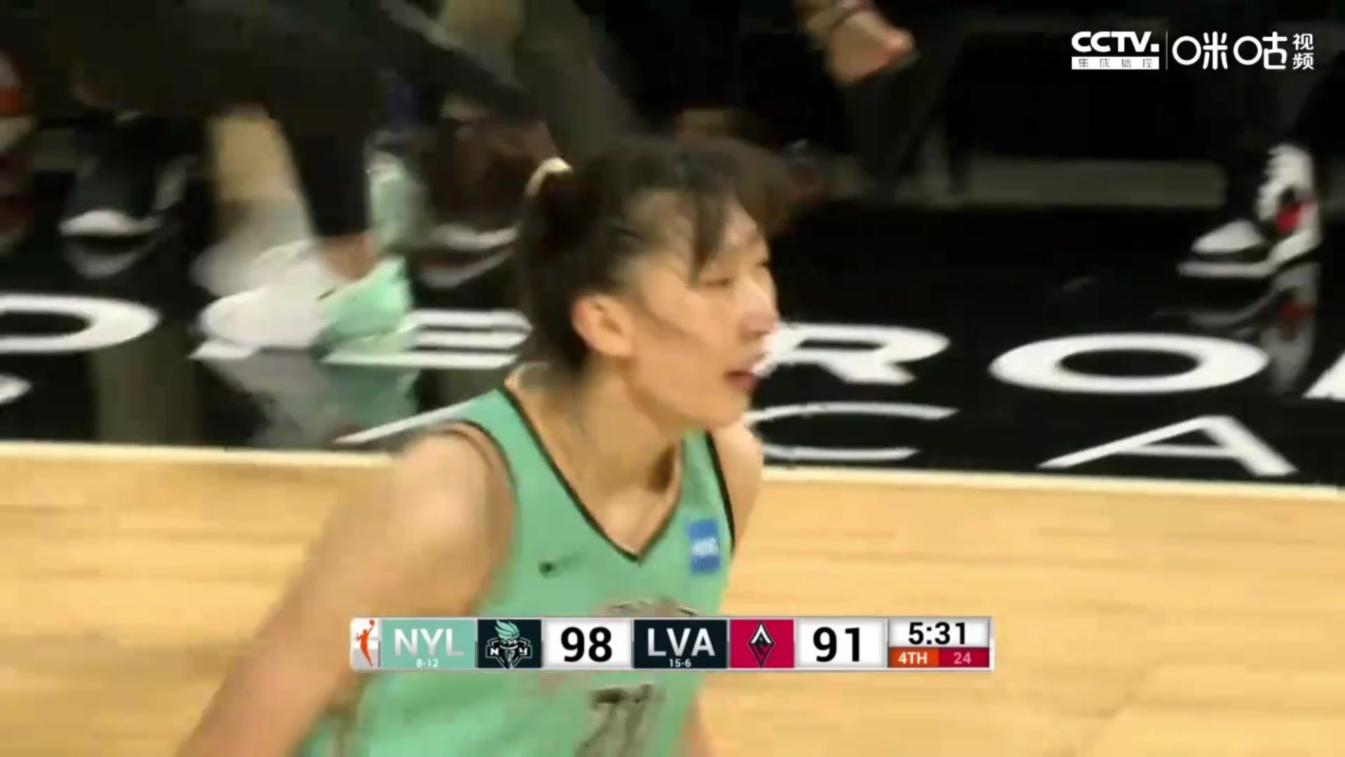 中国女篮之光！韩旭12中11爆砍24分8板3助