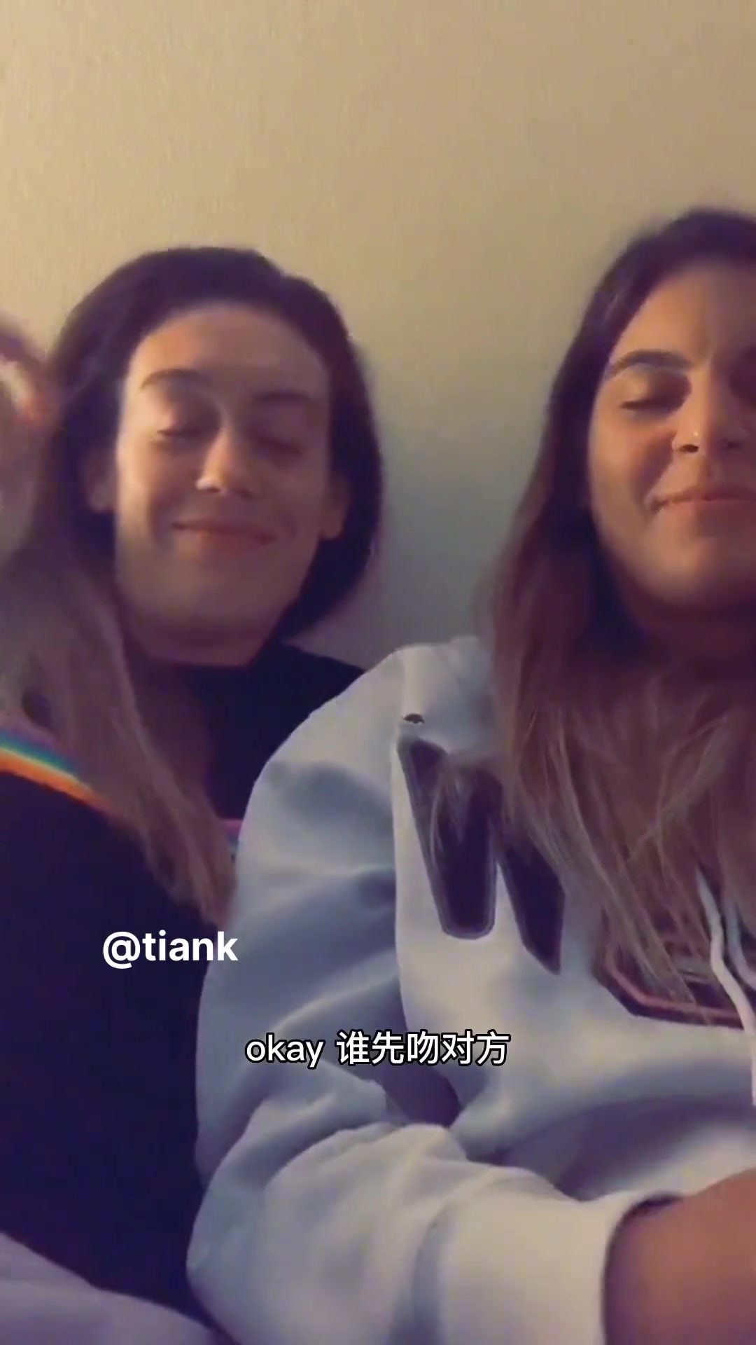美国女篮斯图尔特和她老婆的快问快答 看着还挺甜的哈