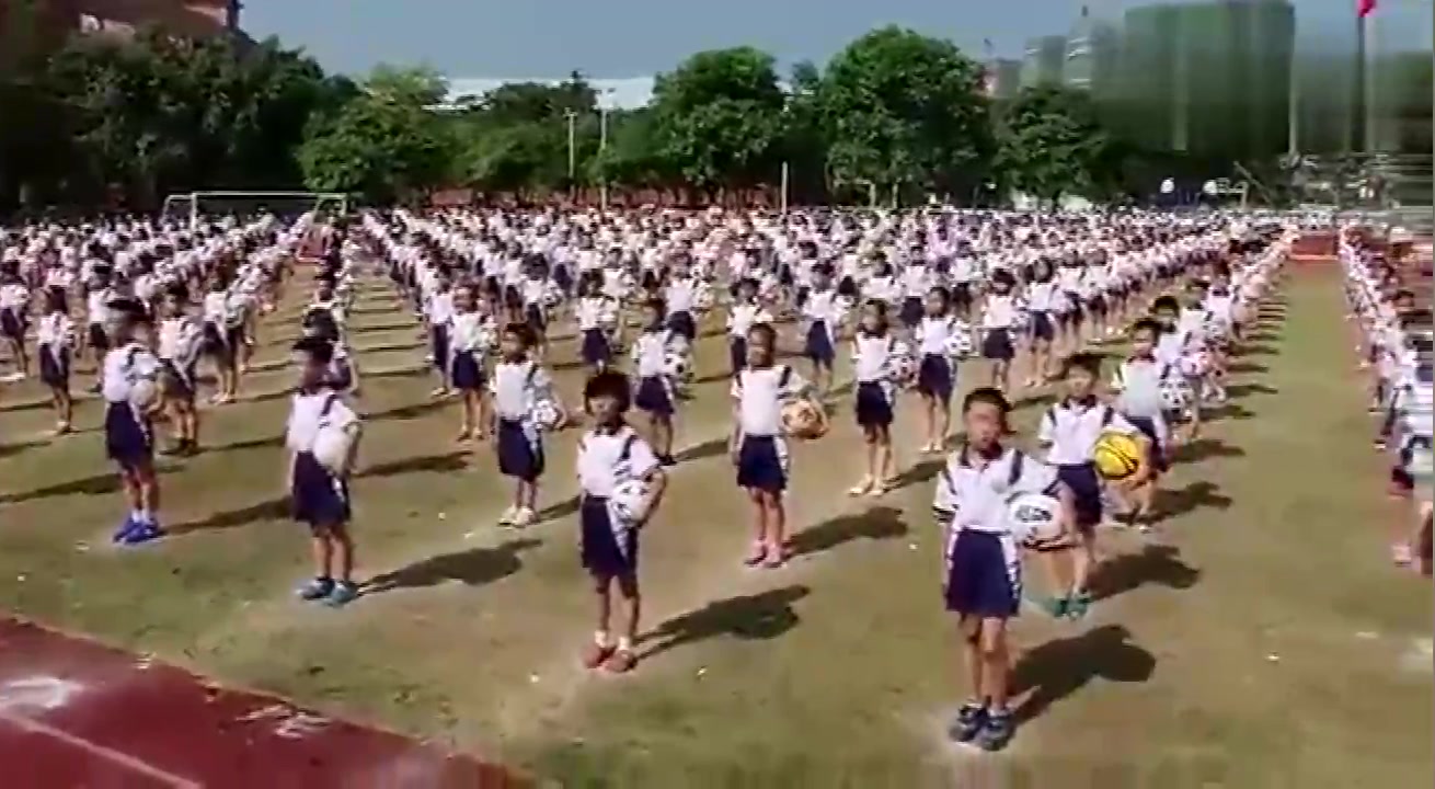 见识一下校园足球操，一定让你大开眼界