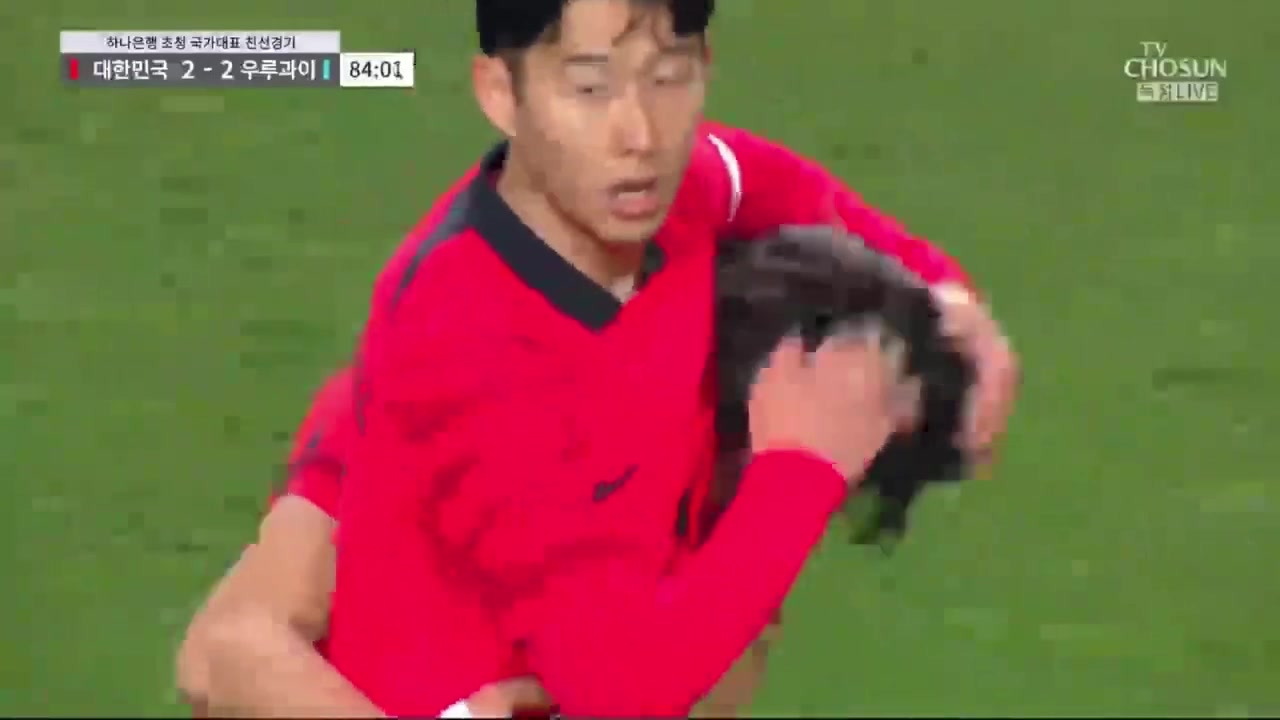 连续两球被吹掉，韩国解说白庆祝了