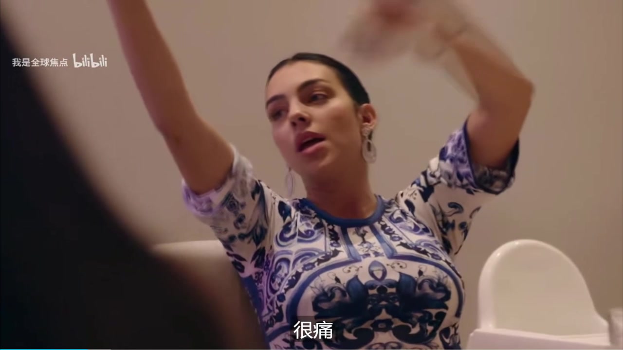 乔治娜在纪录片不慎透露：和C罗在家中水疗中心亲热