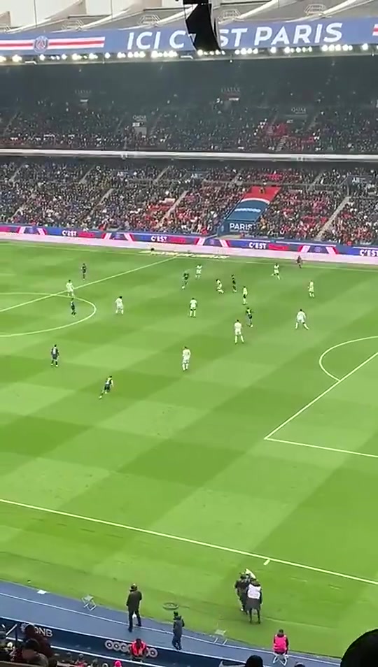 由来已久！上赛季欧冠出局后梅西和内马尔都被嘘