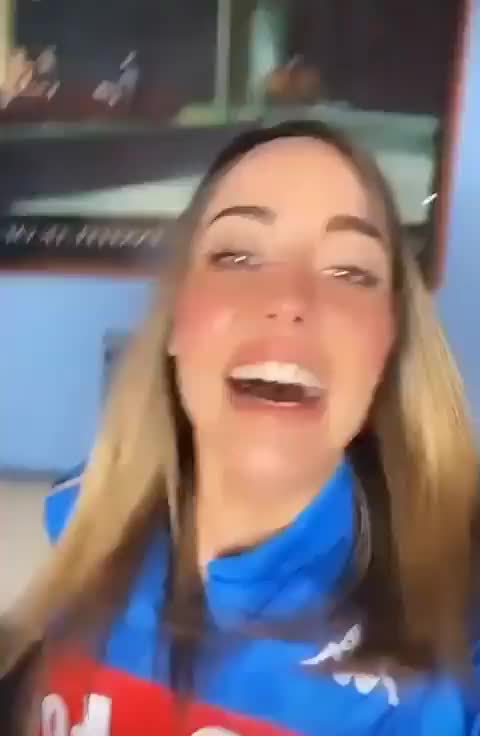 那不勒斯遭淘汰，女模特裸体游行承诺没了