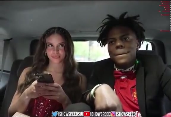 哎呦你也脸红了呦！当甲亢哥和美女坐到一起