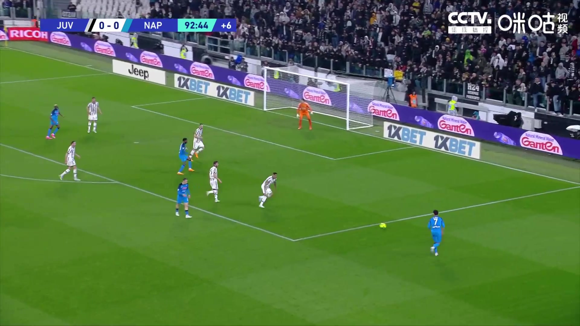 尤文0-1遭那不勒斯绝杀！拉斯帕多里凌空抽射破门