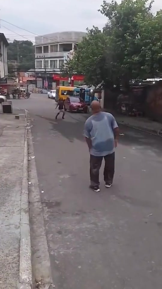 巴西街头足球是不是就像中国乒乓