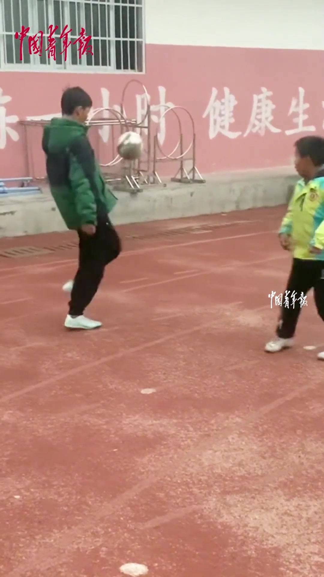 我们民间也是有厉害的小球迷的