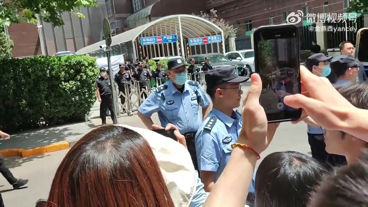 主办方不让看梅西？球迷大骂：主办方傻X