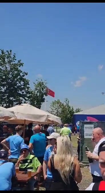 整装待发！看看阿塔图尔克奥林匹克体育场外的曼城球迷