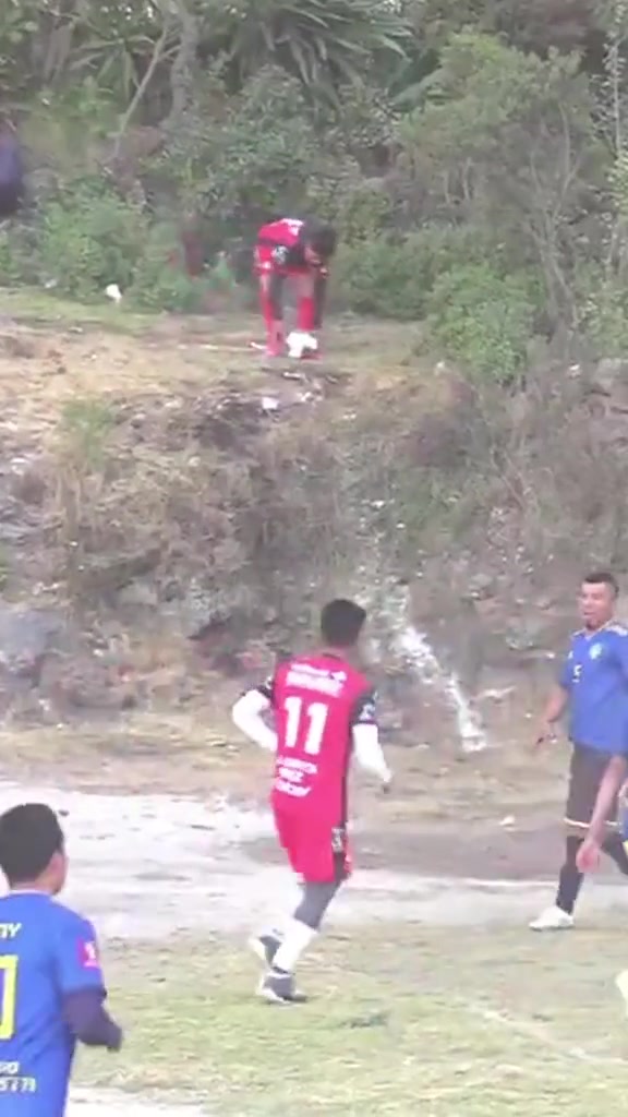 场地不够，山头来凑，角球秒变空袭