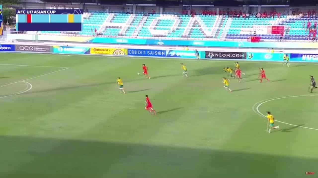 王钰栋冷静把握良机+连场破门，U17国少扳回一城