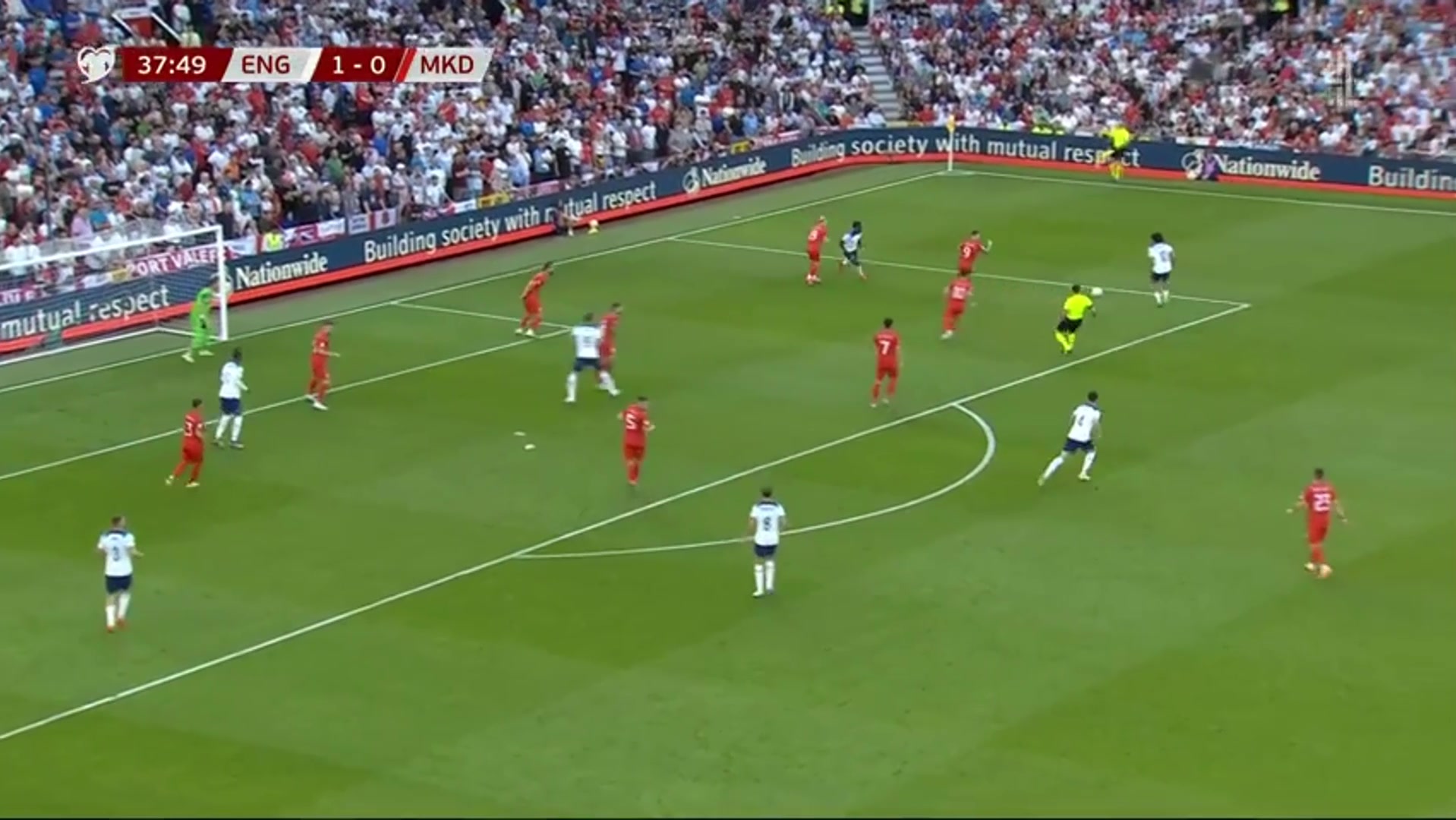 再下一城！萨卡禁区内小角度抽射破门 英格兰2-0领先