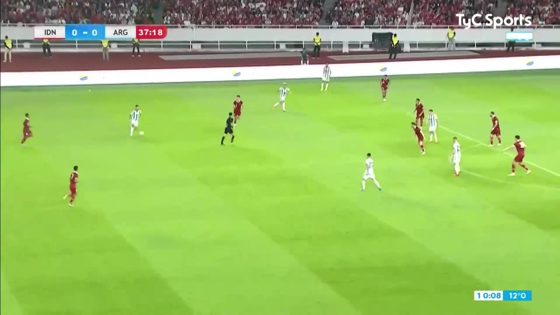 超级世界波！帕雷德斯重炮破门，阿根廷第38分钟1-0领先印尼