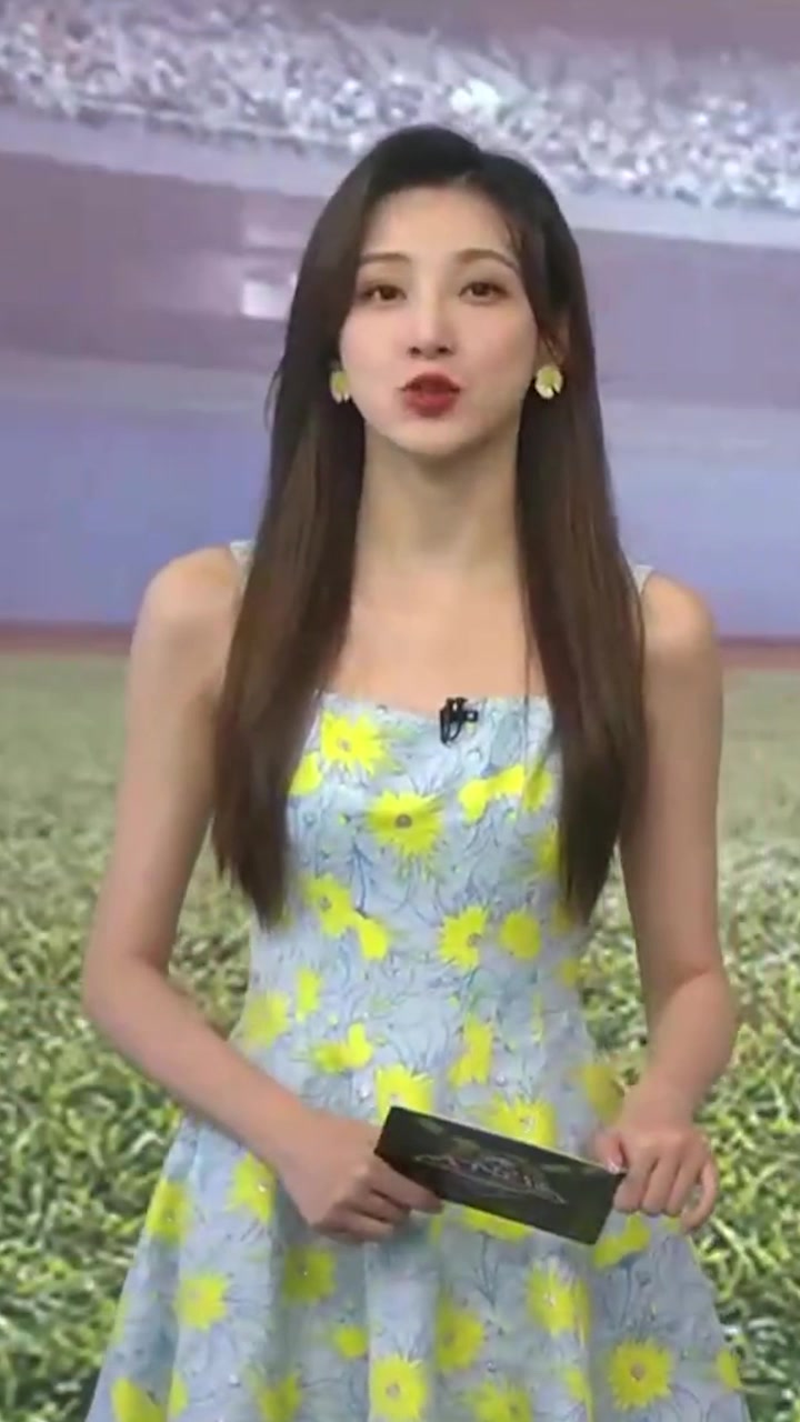 马凡舒黄花长裙感受夏季的清凉