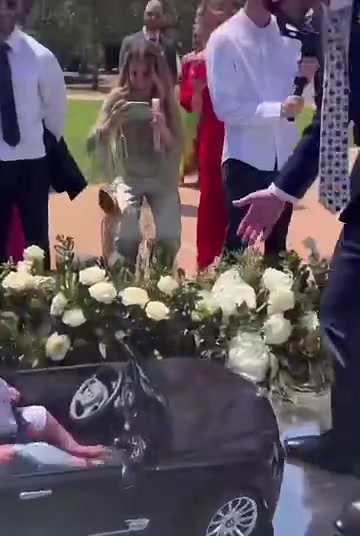 随个礼，拉波尔特的儿子开着大劳参加老爹婚礼