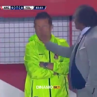 不能忍！无缘无故就挨了一巴掌