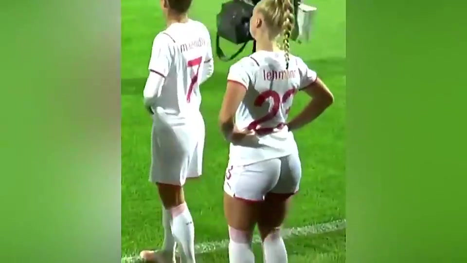 只因屁股翘？维拉女球员被指责性别歧视