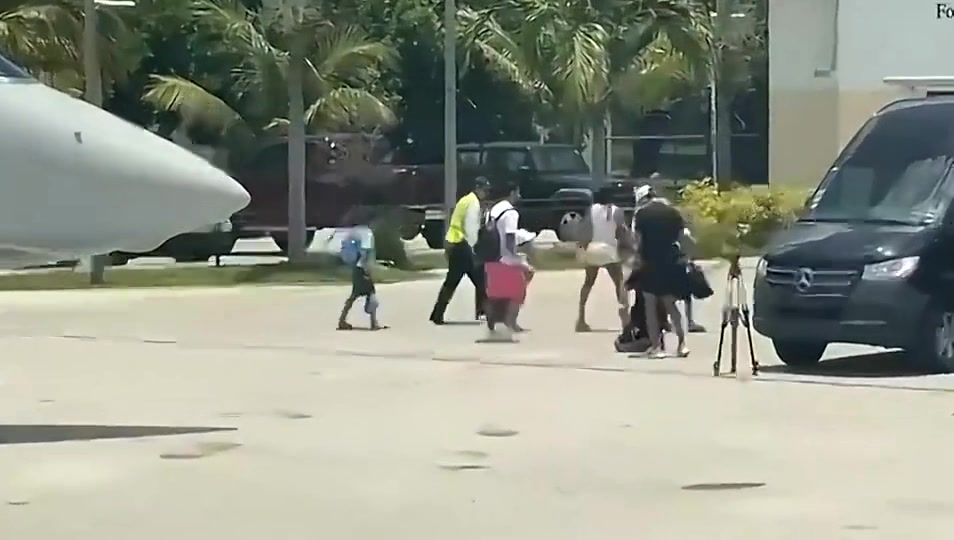 新生活&新挑战！梅西一家抵达迈阿密