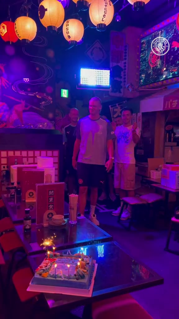 哈宝生快，曼城众将给魔人送上生日蛋糕