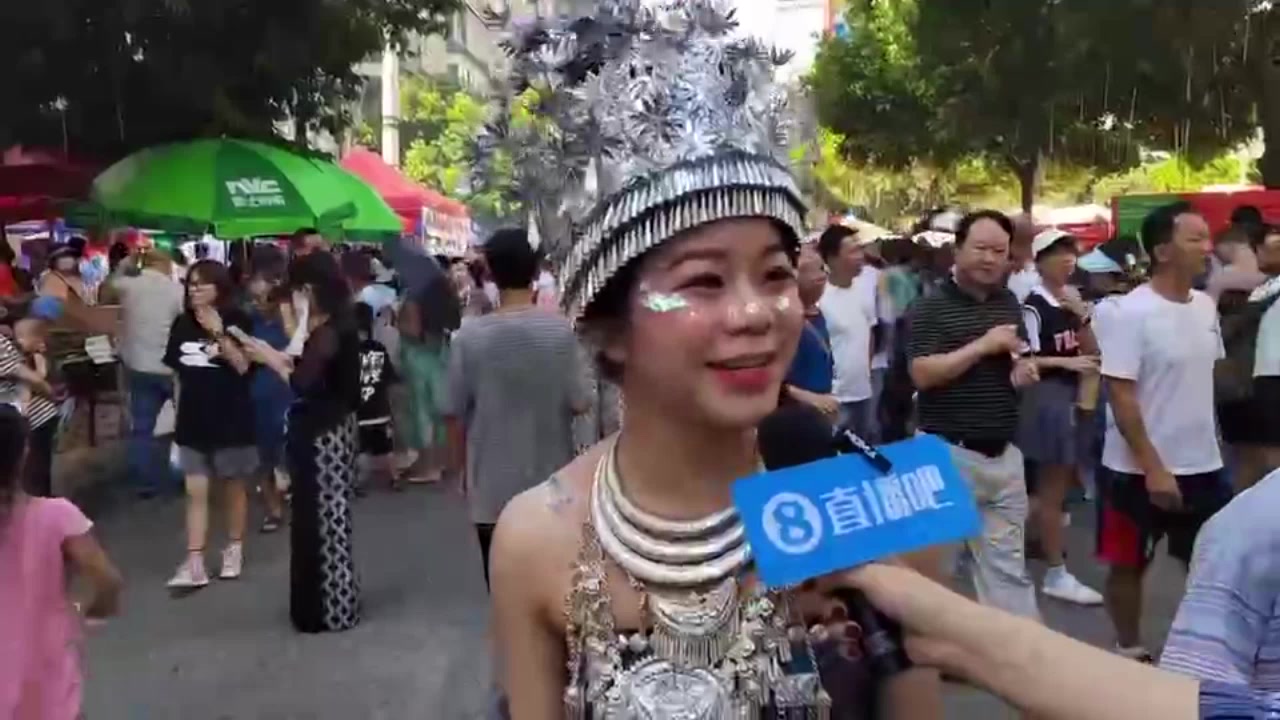 【伊琳带你看村超】采访来旅游d的小姐姐
