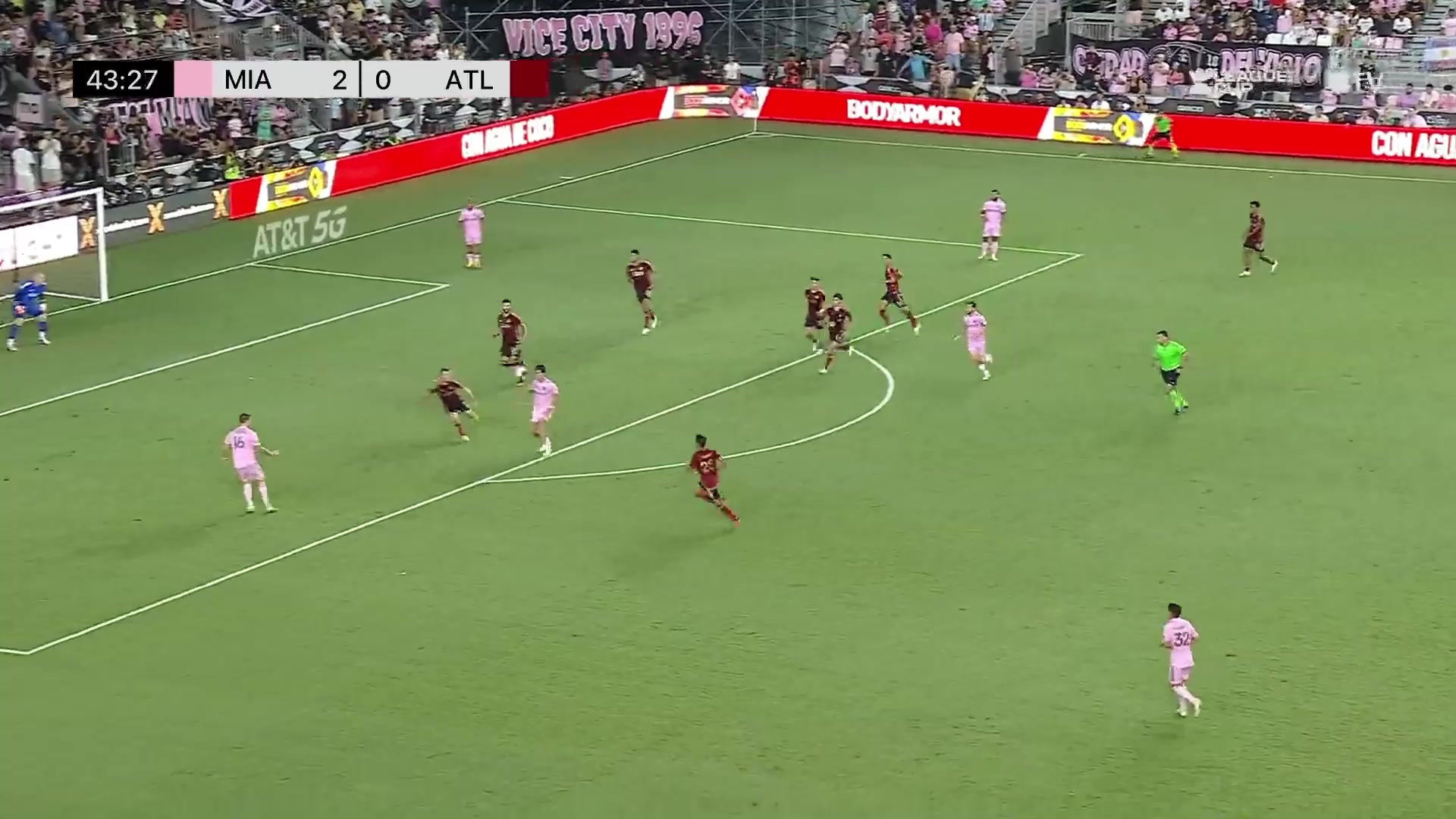 势如破竹！迈阿密国际3-0领先，泰勒小角度抽射破门