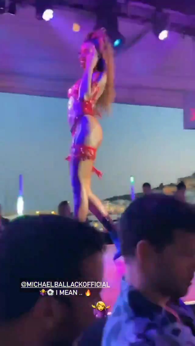 女舞者：当我是空气啊！巴拉克在夜店看切尔西欧冠决赛