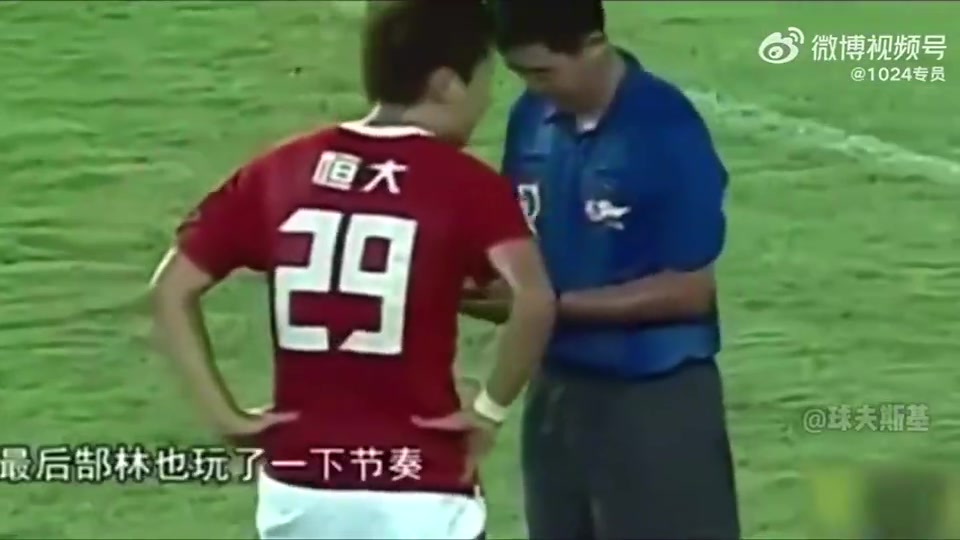 郜林昔日反重力摔倒把解说员看乐了