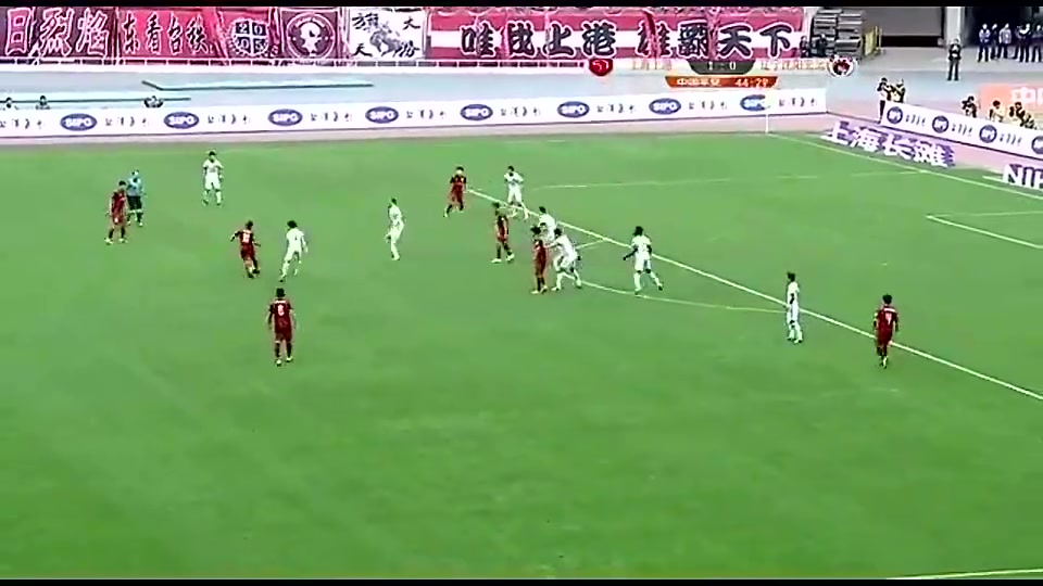 孔卡一脚直塞撕裂对手防线 解说员直呼：我的天啊！