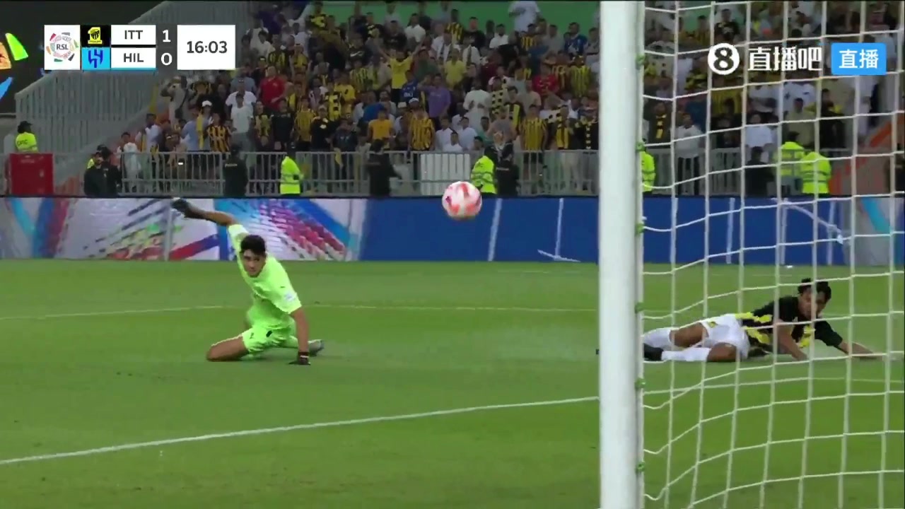 吉达联合1-0领先利雅得新月！罗马里尼奥前插攻破布努大门！