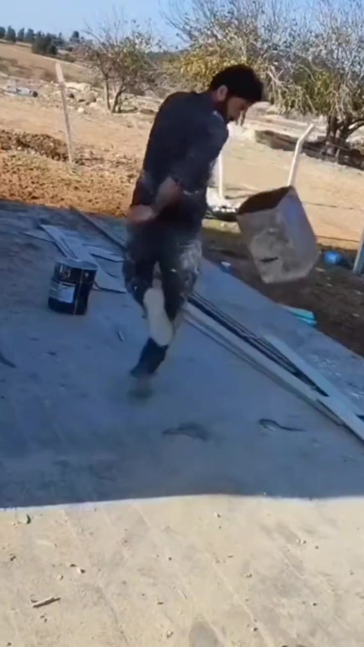 你这是工地小罗啊！就是听着可能有点疼