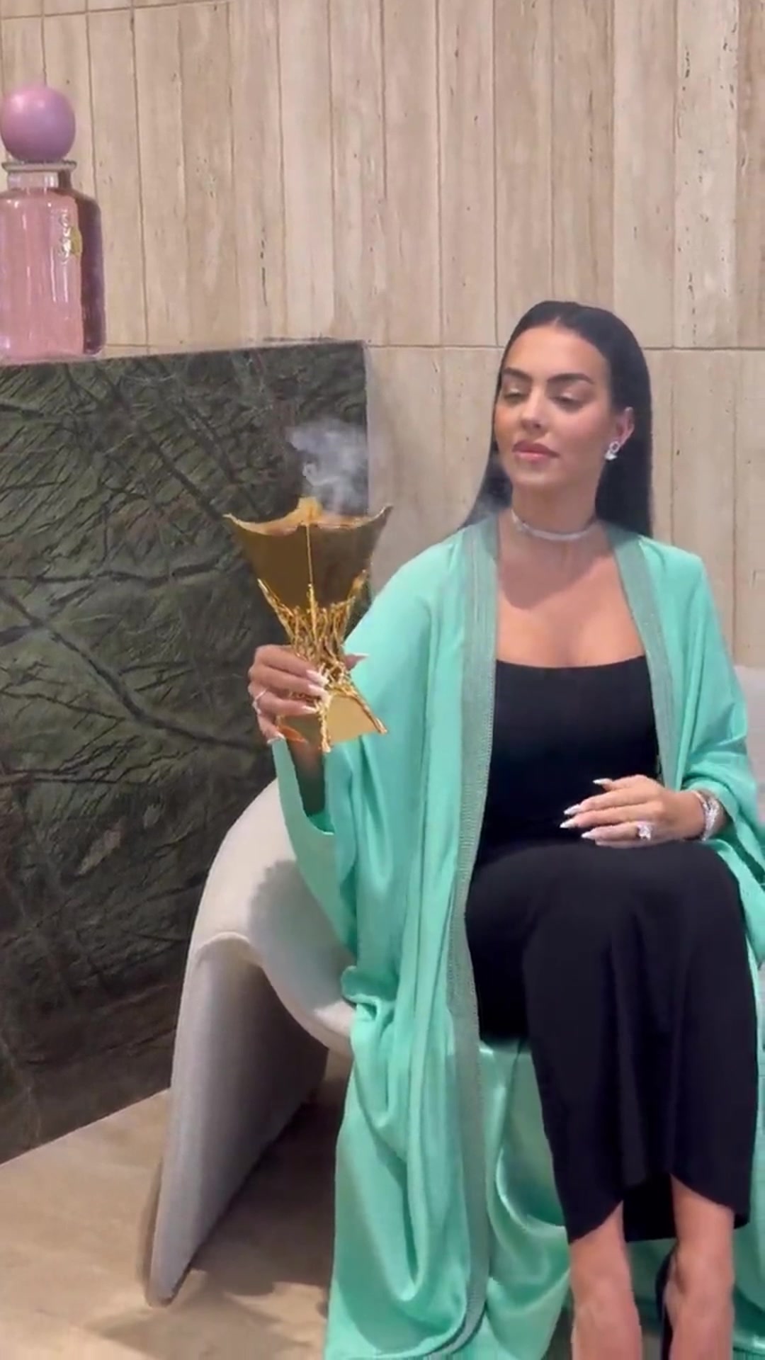 特殊待遇！乔治娜在沙特的穿着并不保守