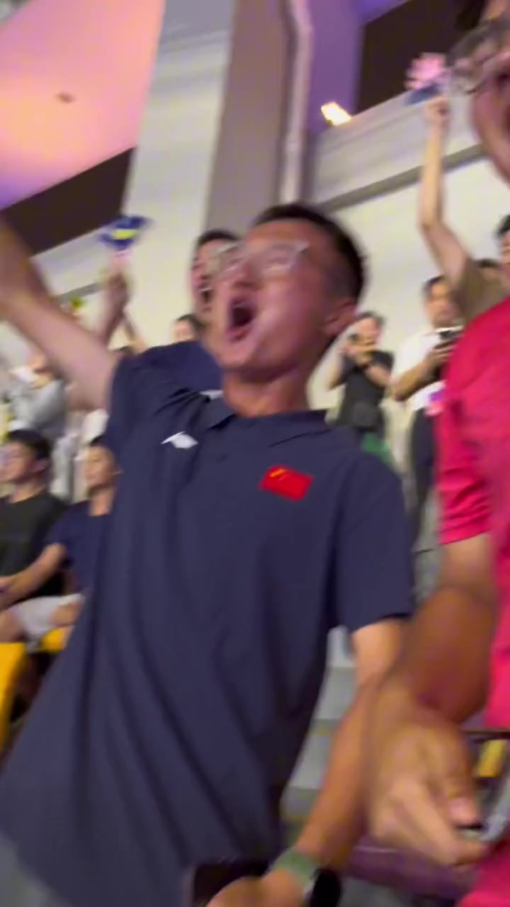 陶强龙进球，看看现场球迷有多开心