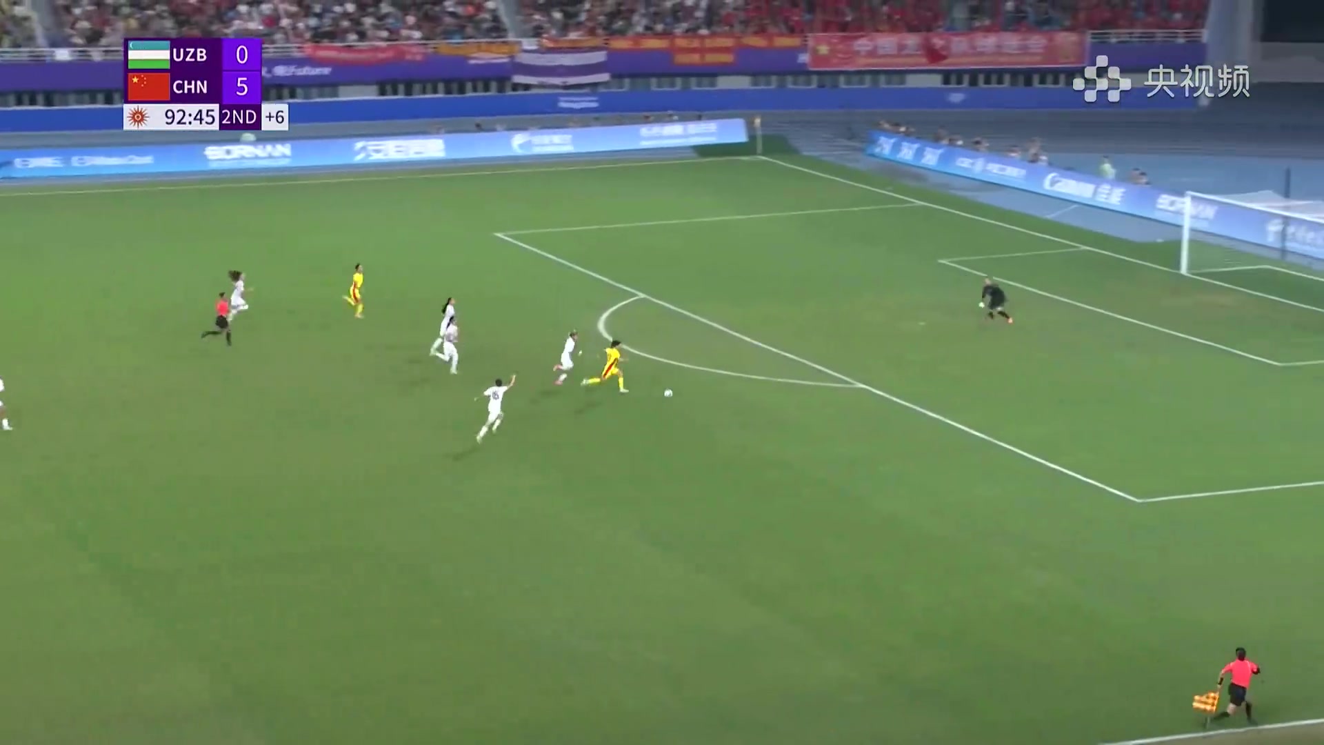 中国女足6-0！闫锦锦反越位单刀，假射扣过防守起左脚射门得手