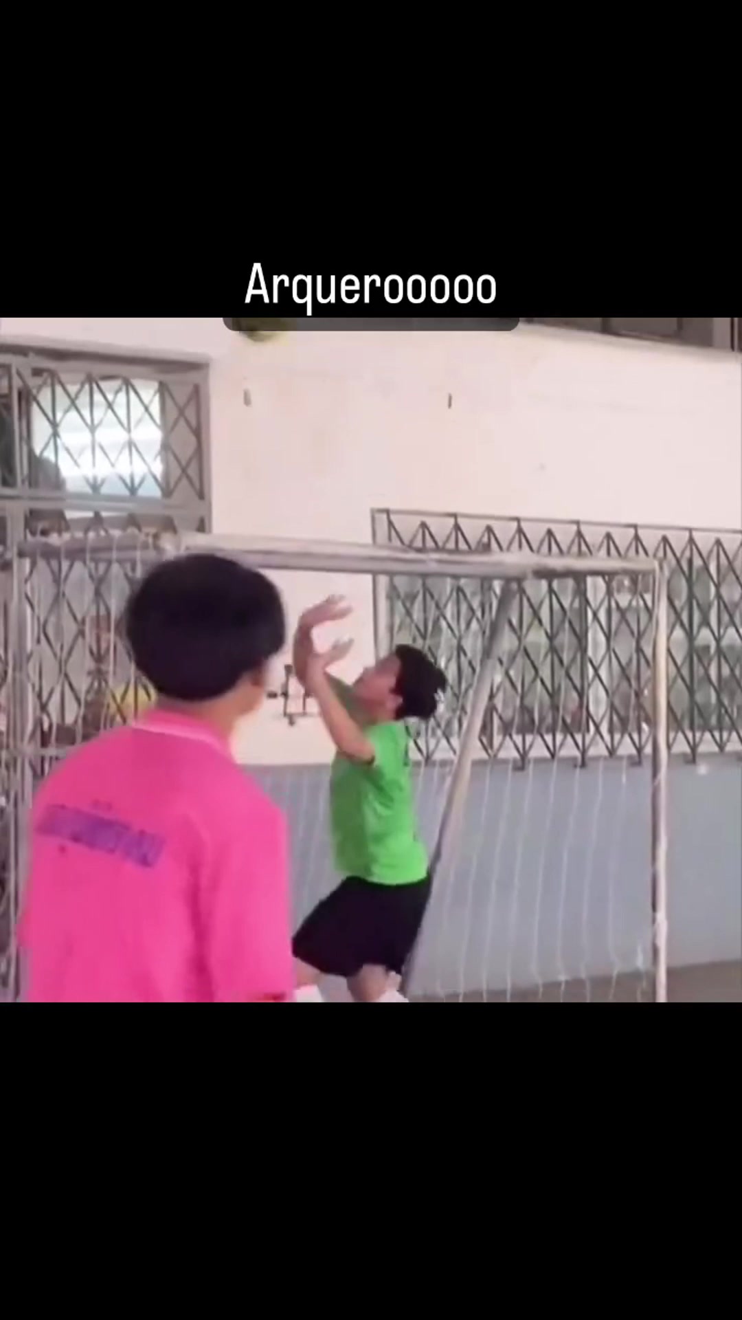 秀我一脸，这守门员是个排球运动员吗