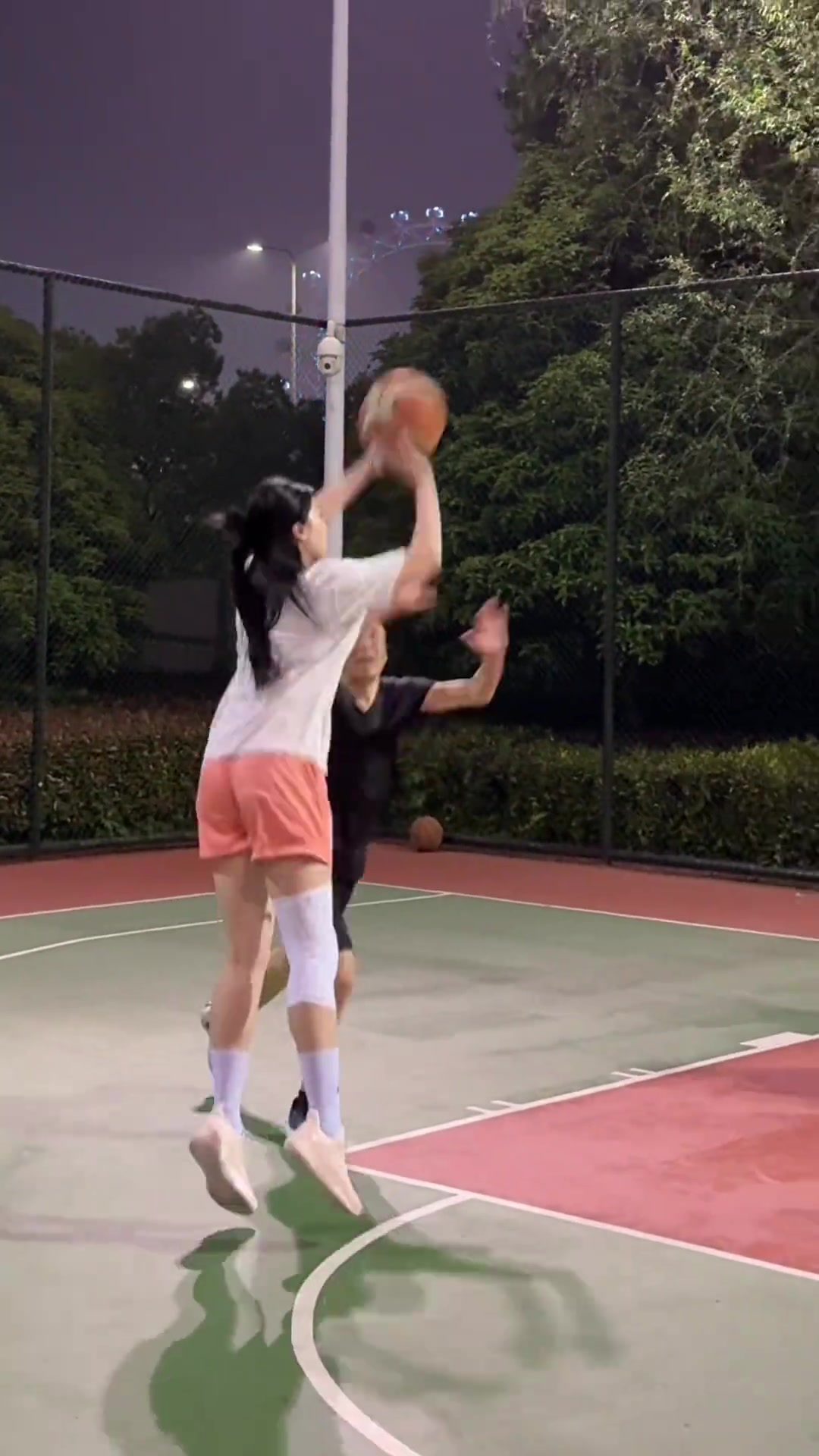 大爷vs肘子姐第二波视频！你来我往真是一点不留情面啊！