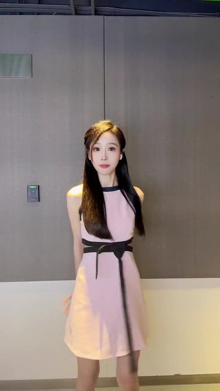 美女主播辰辰：船侠系列赛开头是真的令人小吃惊～期待下两队后续