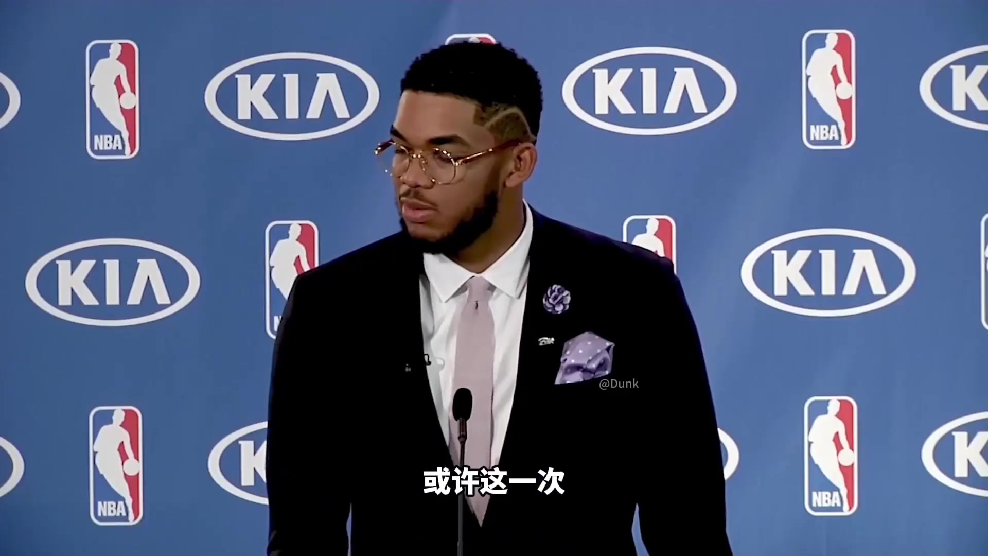 NBA灵异事件？唐斯肩膀上的小人！背后的故事令人感动