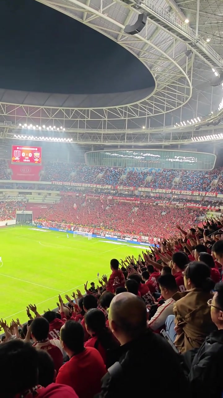 火爆！成都蓉城主场3-1掀翻上海海港！现场4万球迷见证！