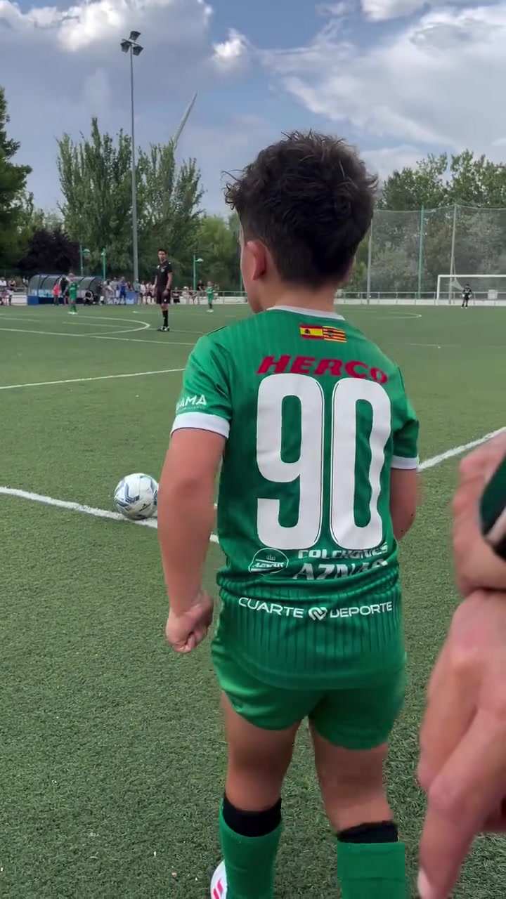 西班牙青训小孩的这个角球配合能打几分？